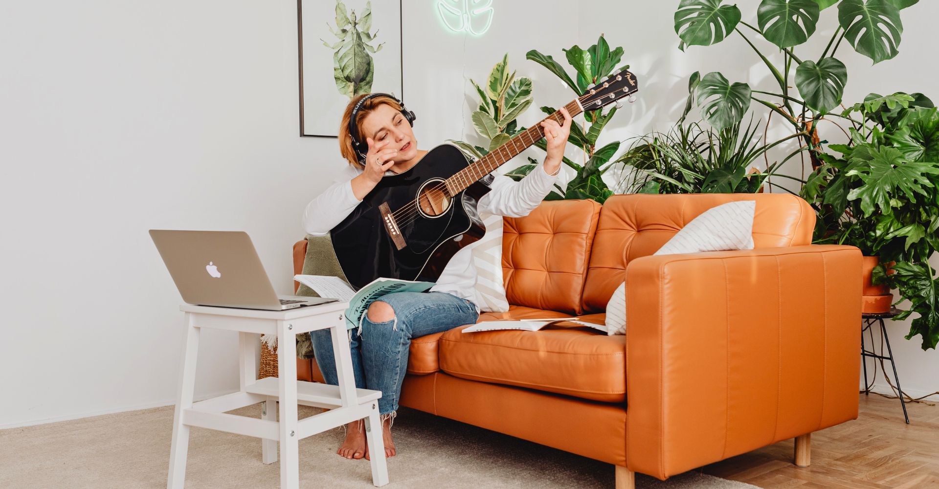 Renter-Friendly Ways to Decorate Your Student Apartment